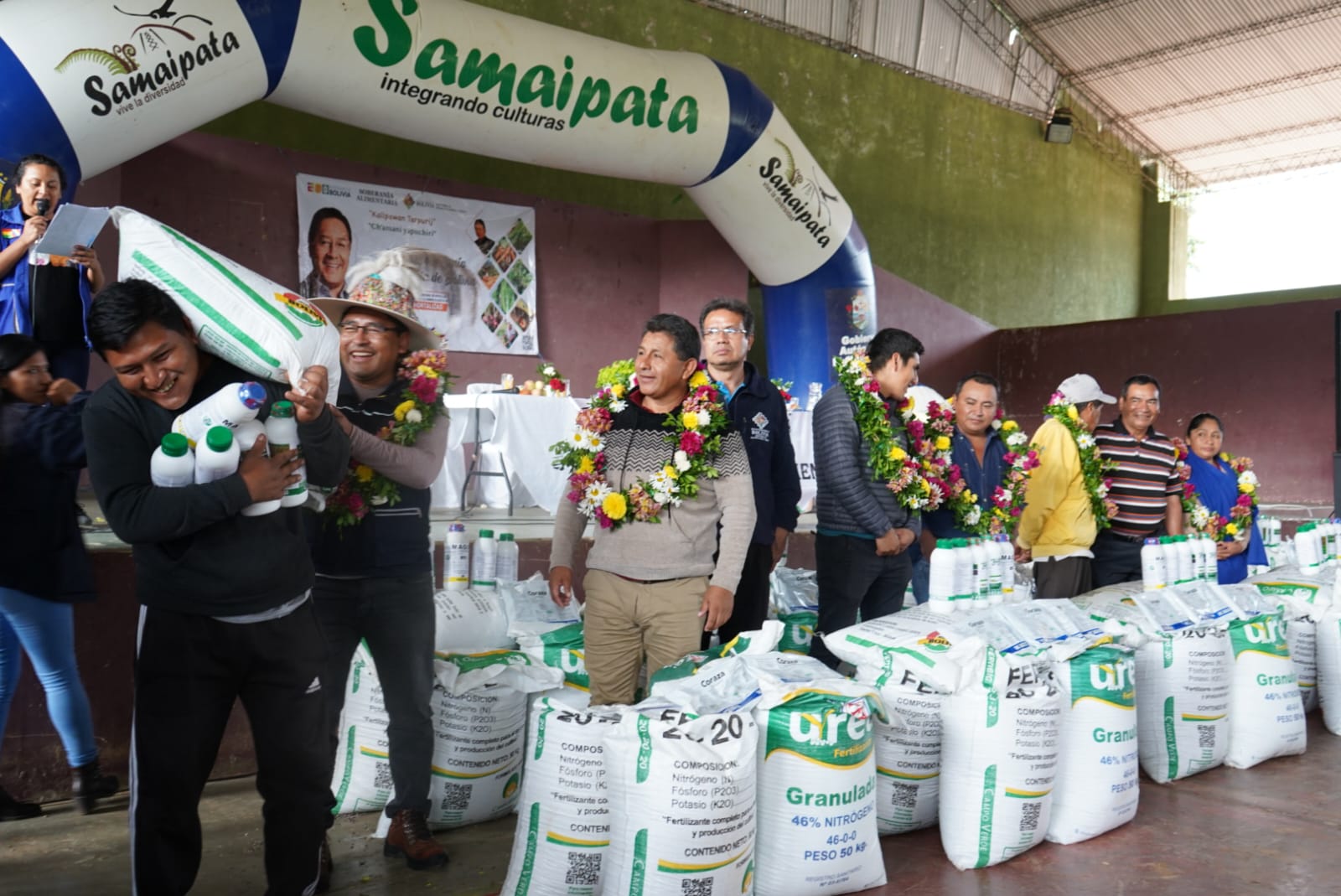 Desarrollo Rural entrega insumos para aumentar la producción de tomate en Samaipata