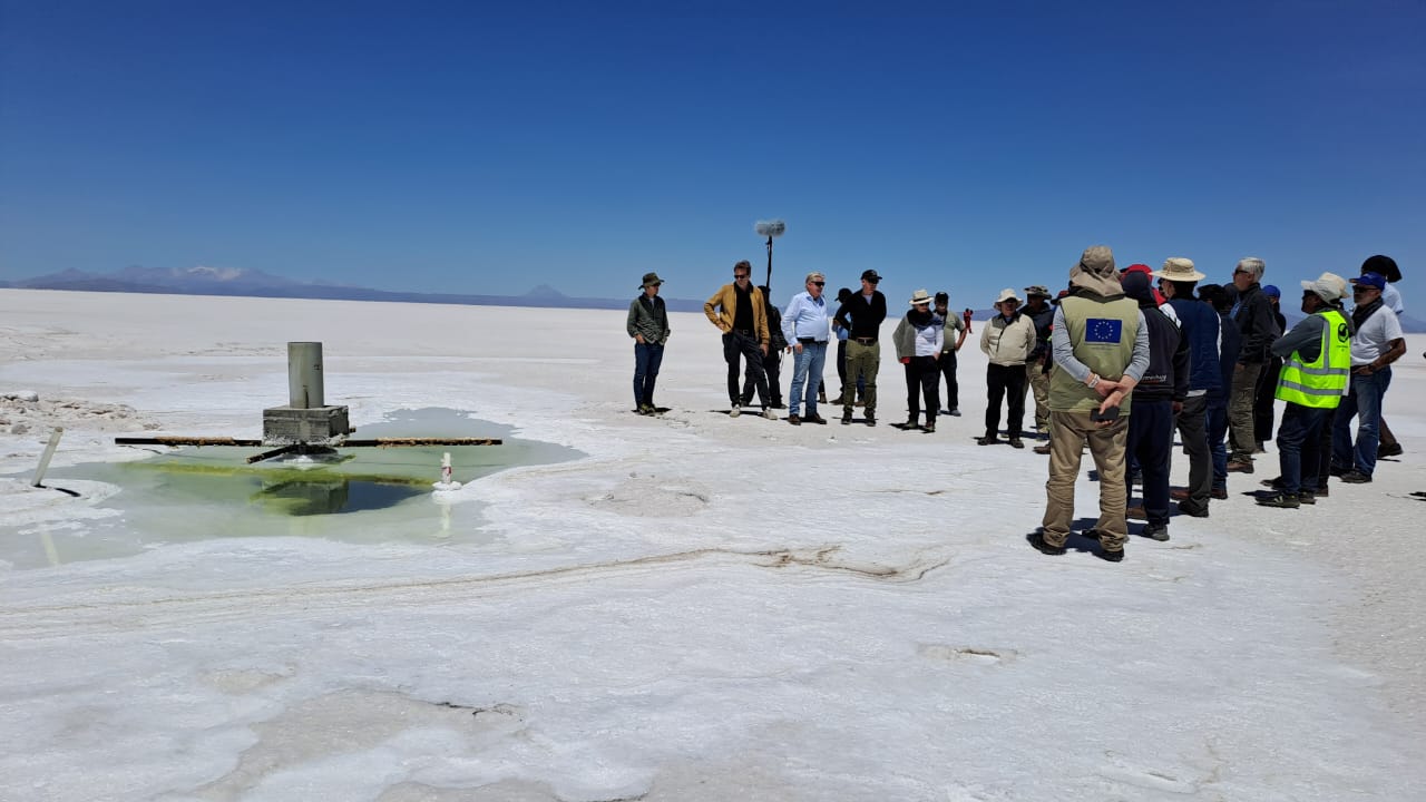 Unas 40 empresas europeas interesadas en el litio boliviano recogen información para plantear proyectos