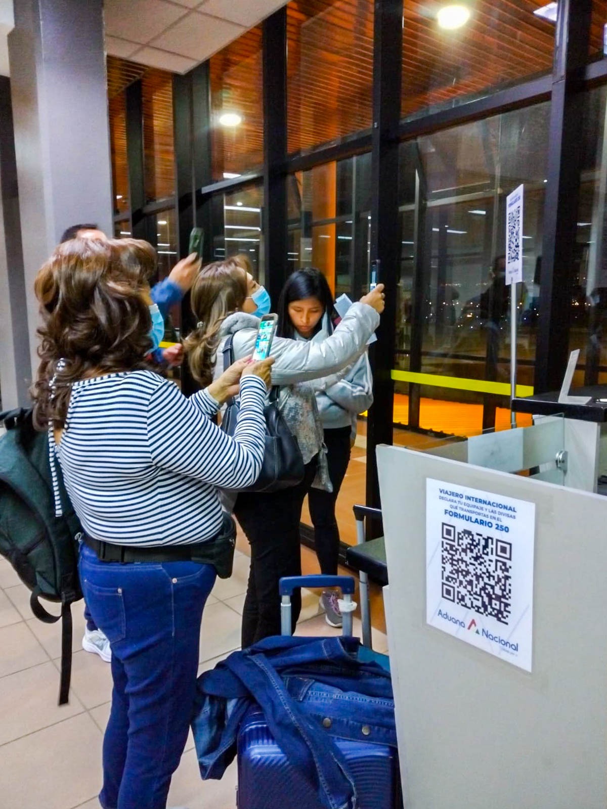 Al menos 1,3 millones de viajeros declararon sobre equipajes y divisas en aeropuertos y fronteras