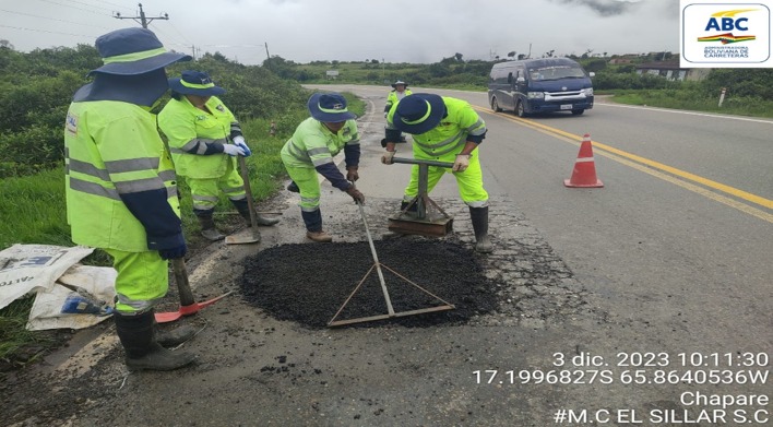 ABC realiza mantenimiento del tramo Colomi – Villa Tunari pese a bloqueos en el Chapare
