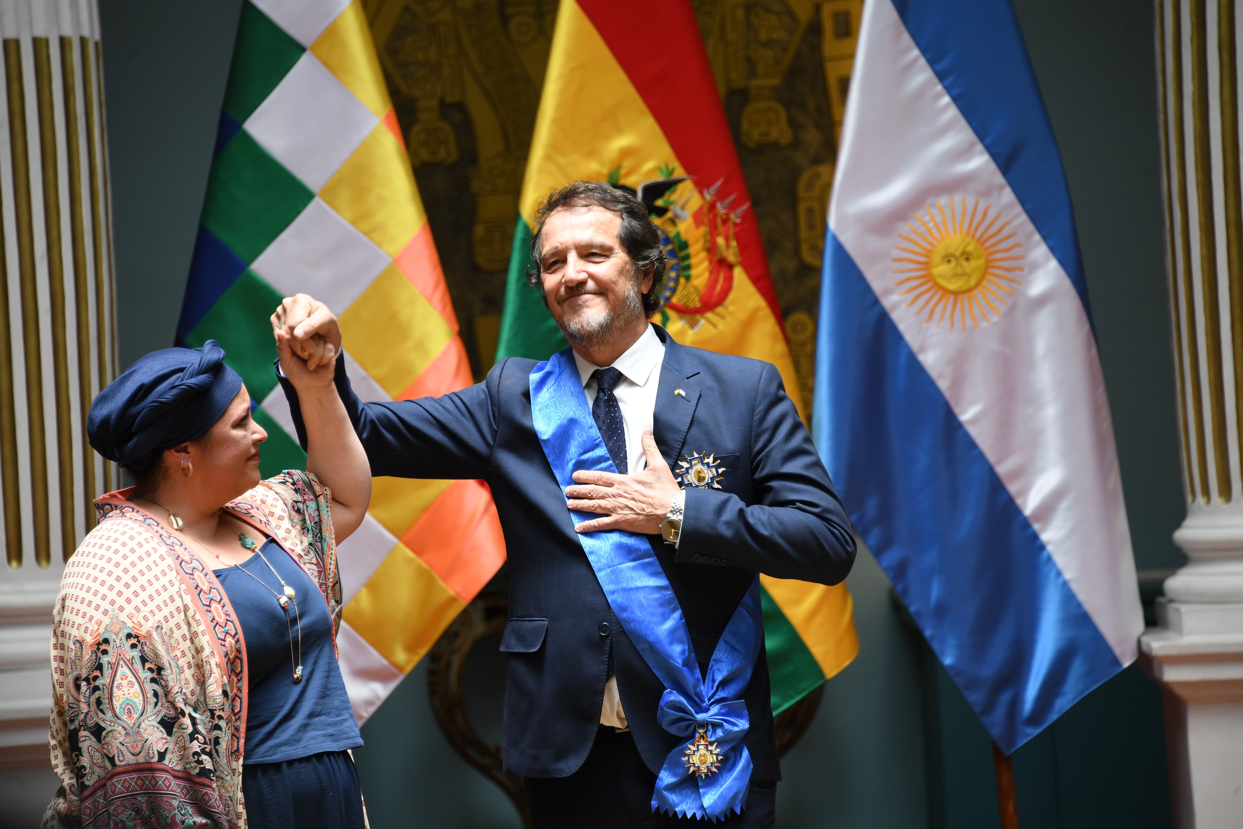 Gobierno condecora al Embajador de Argentina a la conclusión de su misión diplomática