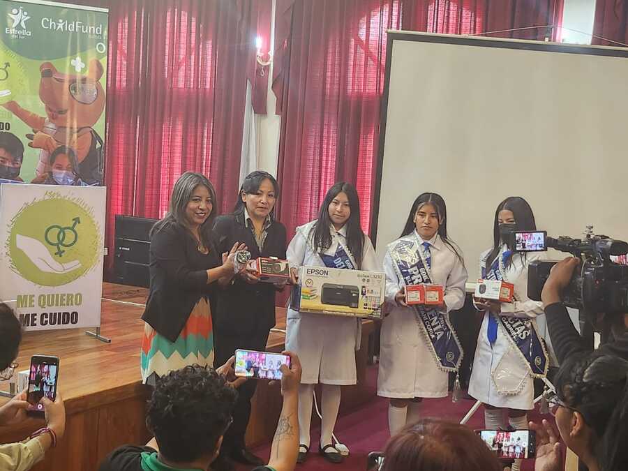 Premian a cuatro colegios de Oruro que ganaron el concurso de educación sexual “Me quiero, me cuido”