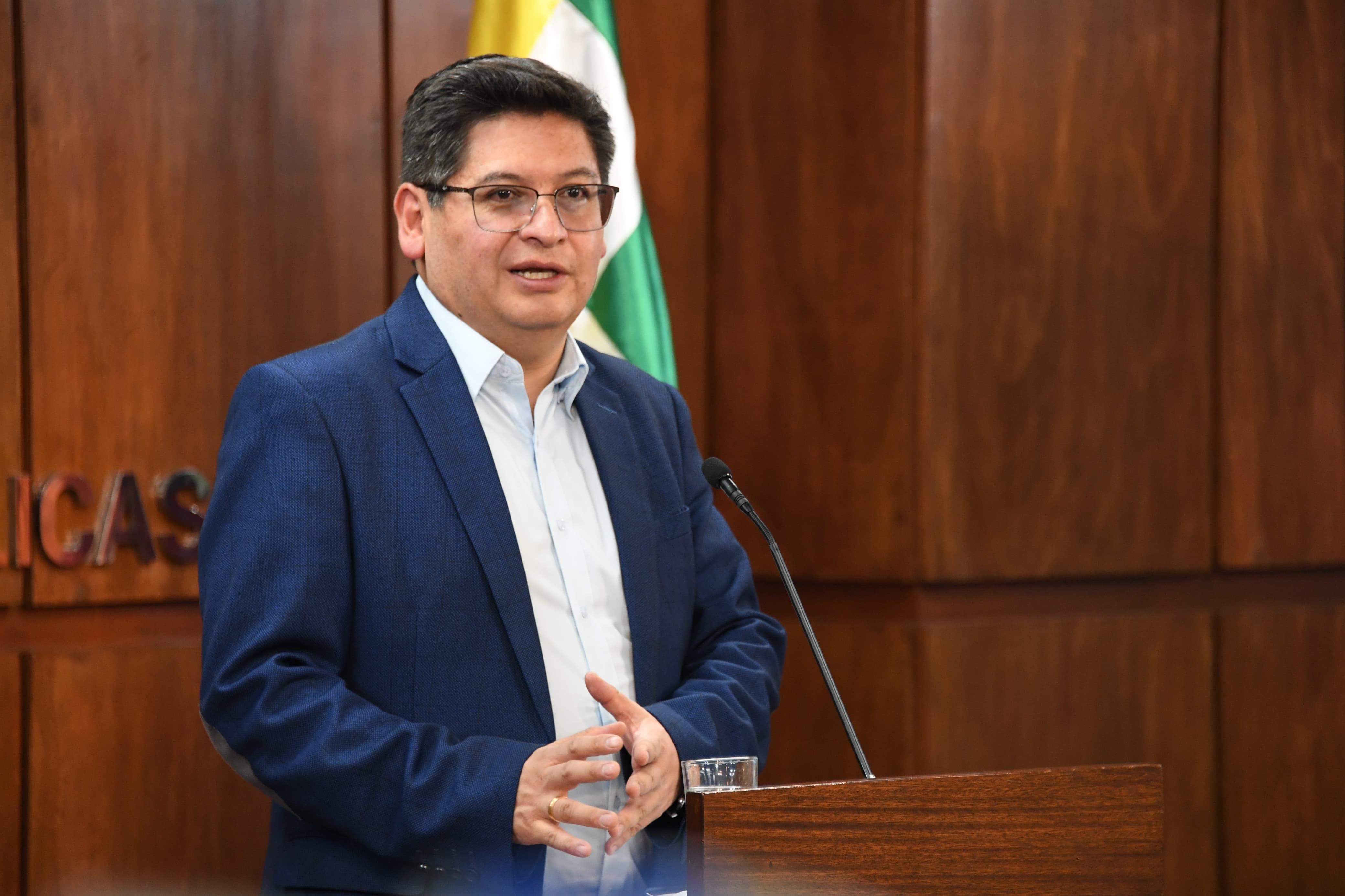 Gobierno apunta a la sustitución de importación de líquidos y a la compra de oro para incrementar las RIN