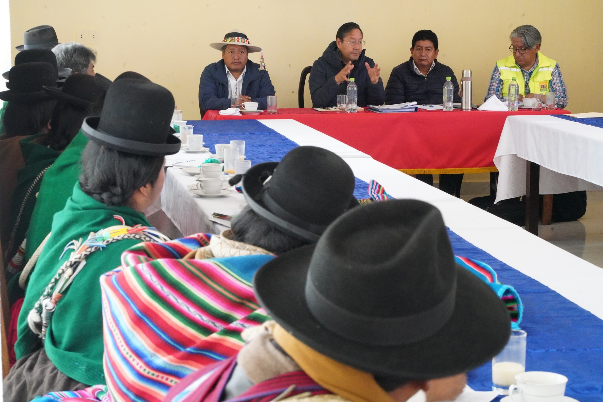 Arce evalúa proyectos de desarrollo y de integración con autoridades y dirigentes de la provincia Manco Kapac