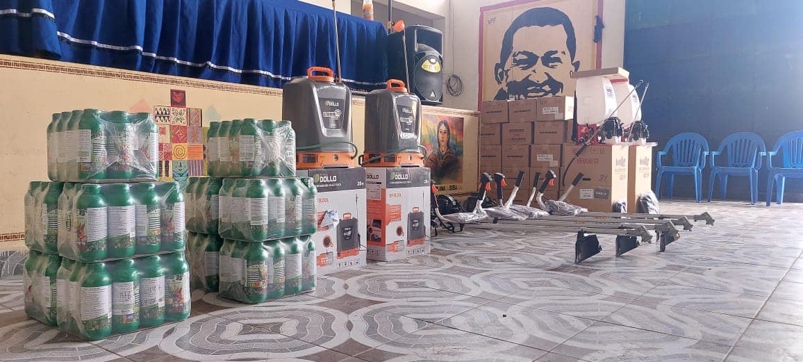 Más de 1.000 familias de Puerto Villarroel reciben maquinarias por un valor de más de Bs 2 millones