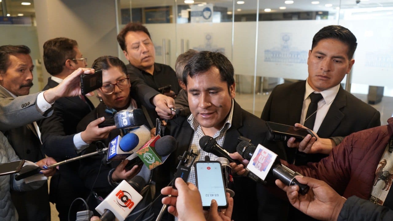 El PGE 2024 destina más de $us 4.200 millones para inversión pública, afirma presidente de Diputados 