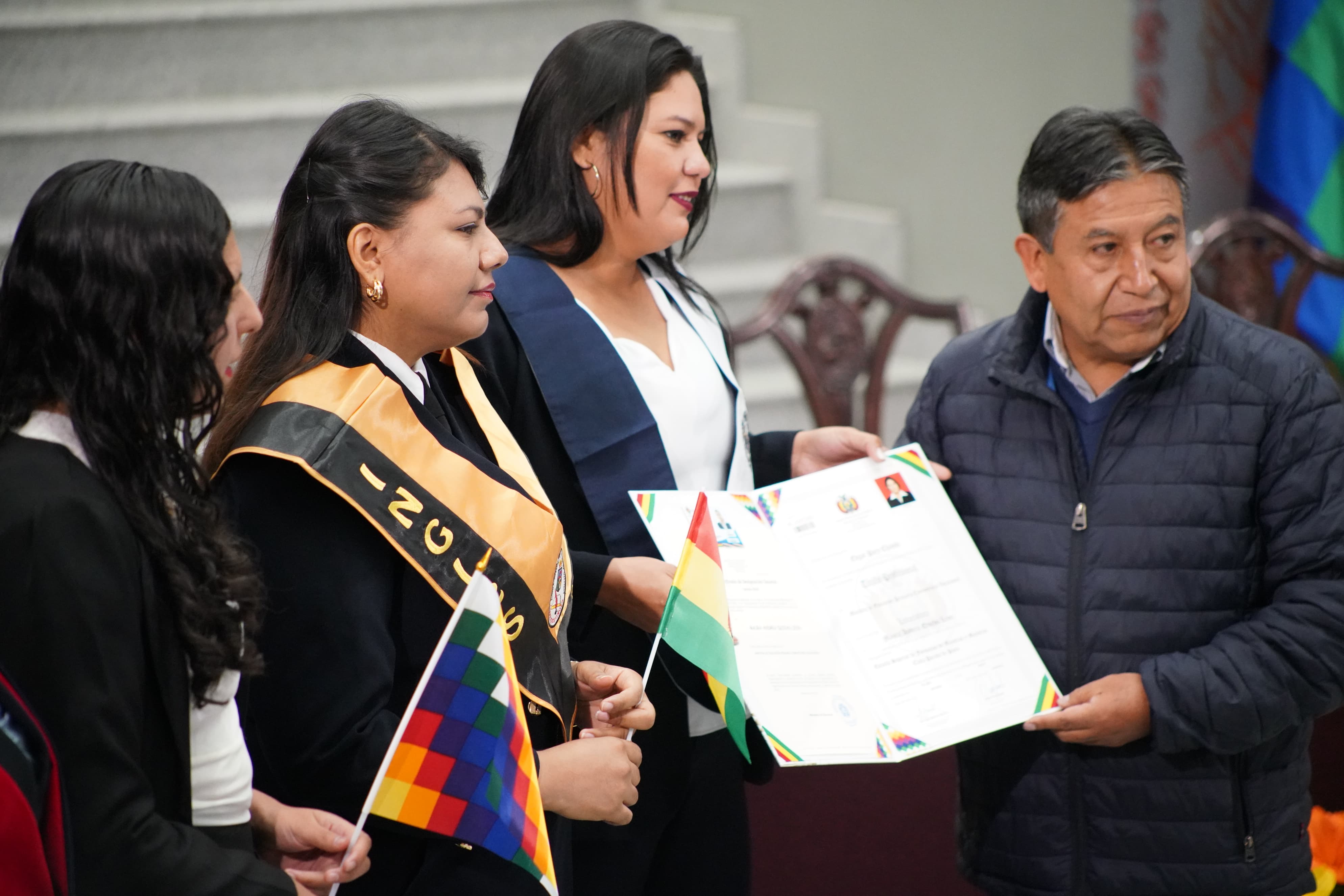 Choquehuanca entrega incentivos a bachilleres destacados y ratifica que es obligación del Estado generar oportunidades