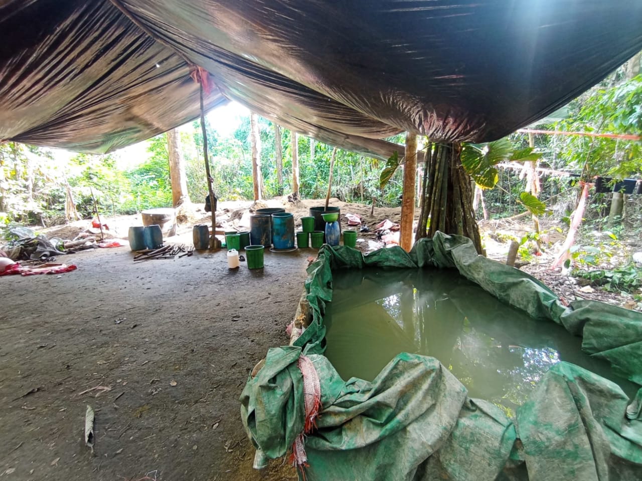 Fuerza antidroga destruye seis fábricas móviles de cocaína en el Trópico de Cochabamba