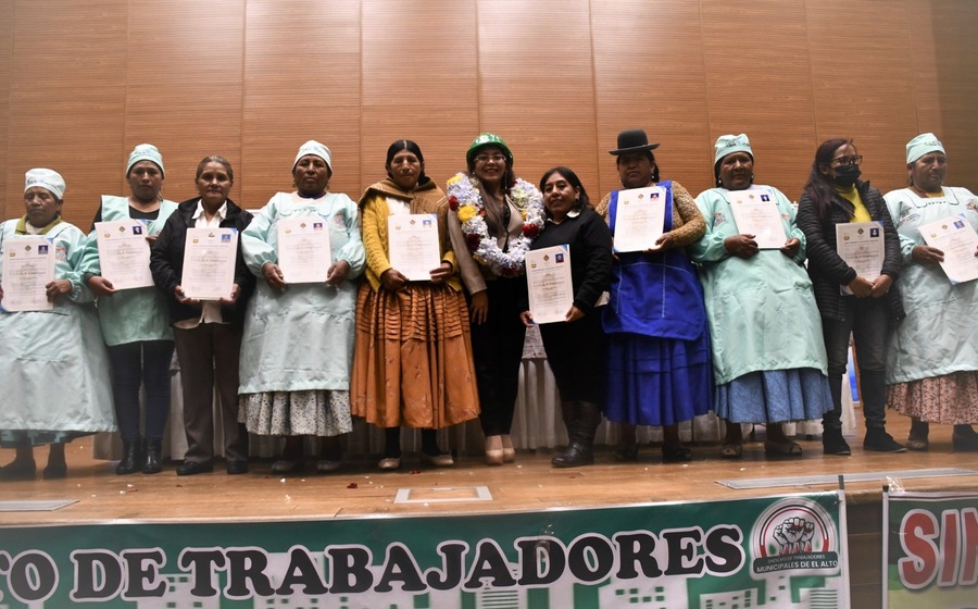 Educación otorga certificados de competencias a 702 trabajadores de diferentes oficios