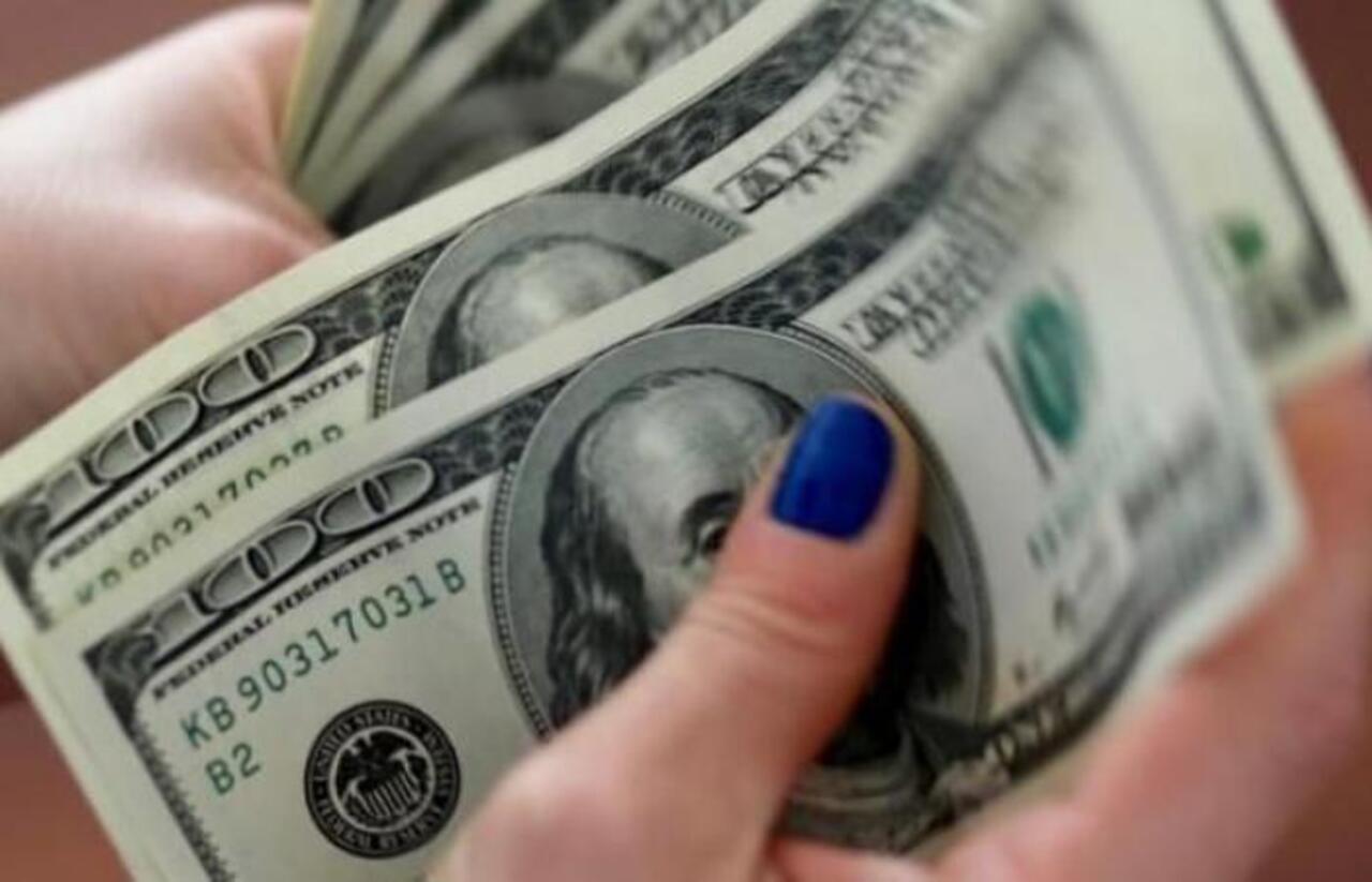 Arce afirma que demanda de dólares fue estacional y sugiere fortalecer el boliviano