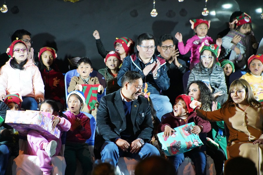 Presidente inicia festejos de Navidad y remarca que su gobierno trabaja por la niñez boliviana 