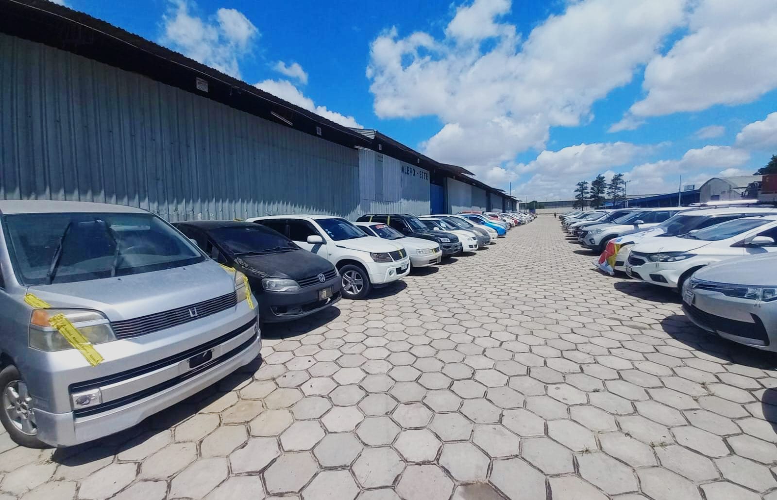 Aduana comisa en Santa Cruz 107 vehículos valuados en Bs 13,7 millones