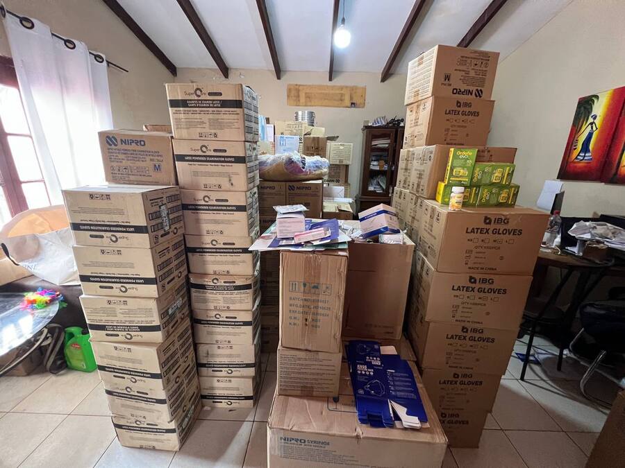 Agemed y la Aduana Nacional comisan medicamentos vencidos y de contrabando valuados en Bs 105.000 en Santa Cruz