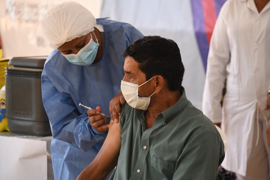 Salud recomienda recibir la dosis anual anticovid y tres dosis a grupos de riesgo