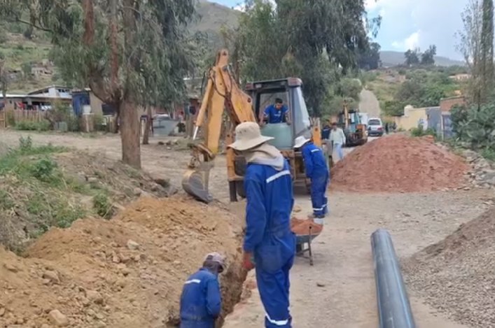 Red alternativa para agua potable de Misicuni al Distrito 5 de Tiquipaya tiene 40% de avance