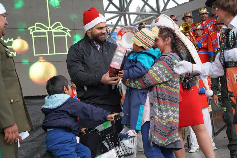 Más de 4.000 infantes participan del festival musical "¡Navidad vial, regalos con amor!” en La Paz