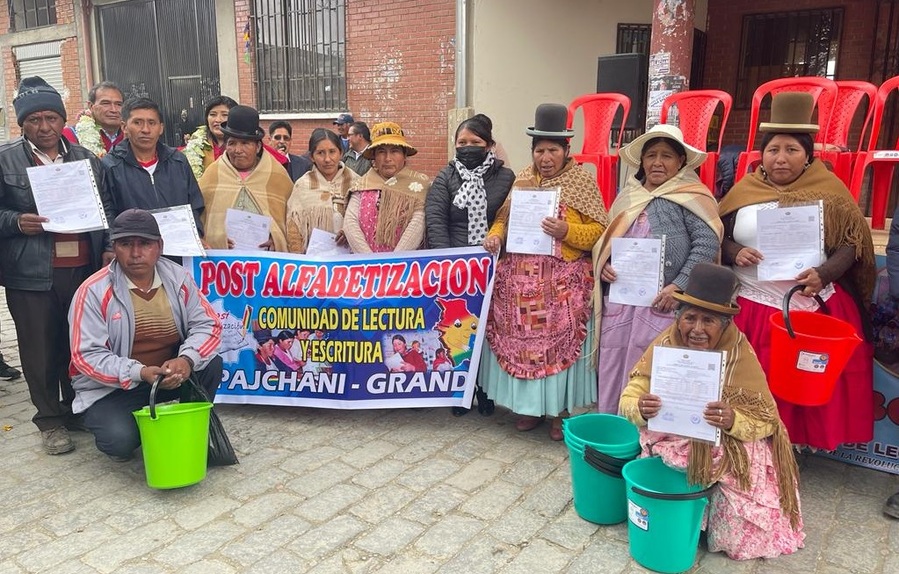 Más de 43.000 personas mayores de 15 años se graduaron con el Programa de Alfabetización y Post Alfabetización en 2023