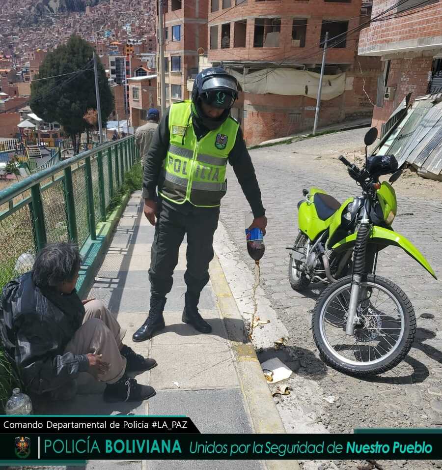Sancionan a 20 personas por consumir bebidas alcohólicas en vías públicas de la urbe paceña