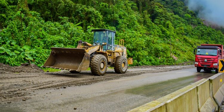 Gobierno ejecuta más de Bs 5 millones en atención de 137 eventos por intensas lluvias en la Red Vial Fundamental