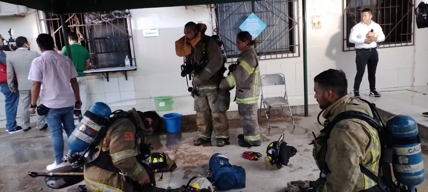Bomberos sofocan incendio en el centro de salud Antofagasta en Santa Cruz