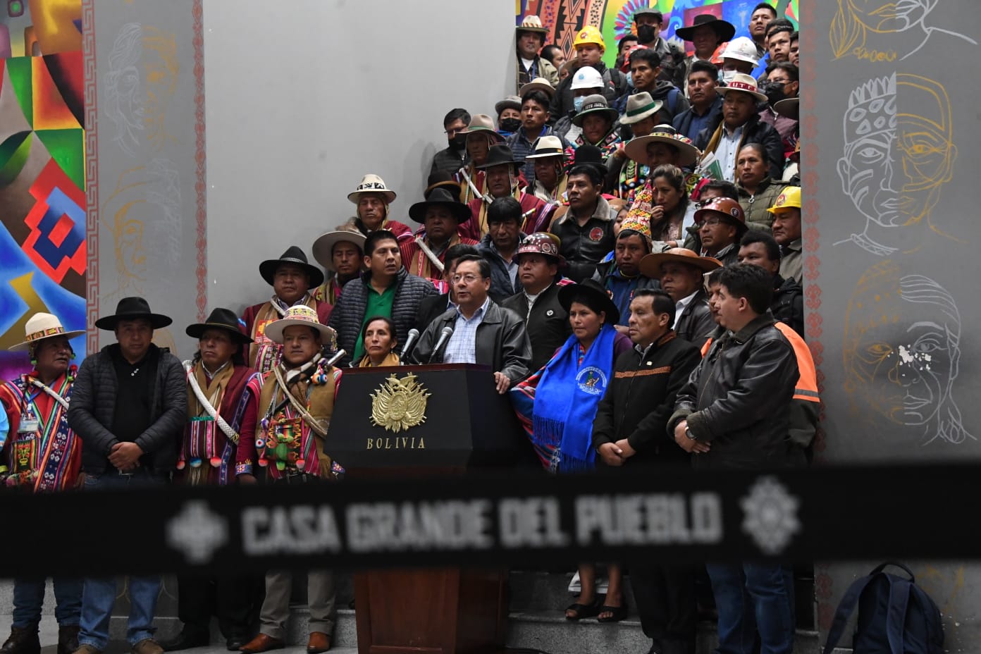 Presidente convoca a “no poner en riesgo” los avances económicos, en salud y educación