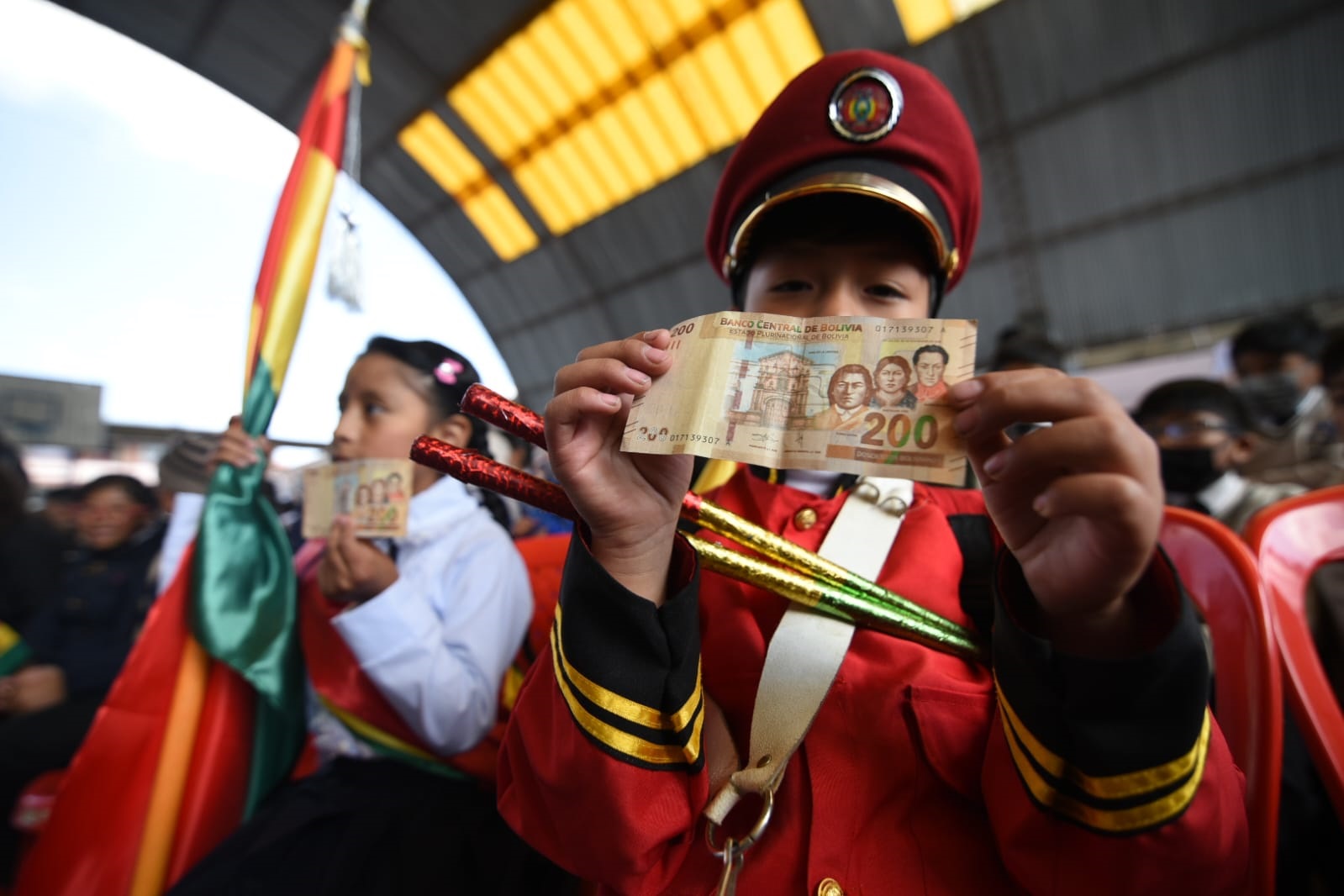 Más 709.000 estudiantes cobraron el Bono Juancito Pinto en todo el territorio boliviano