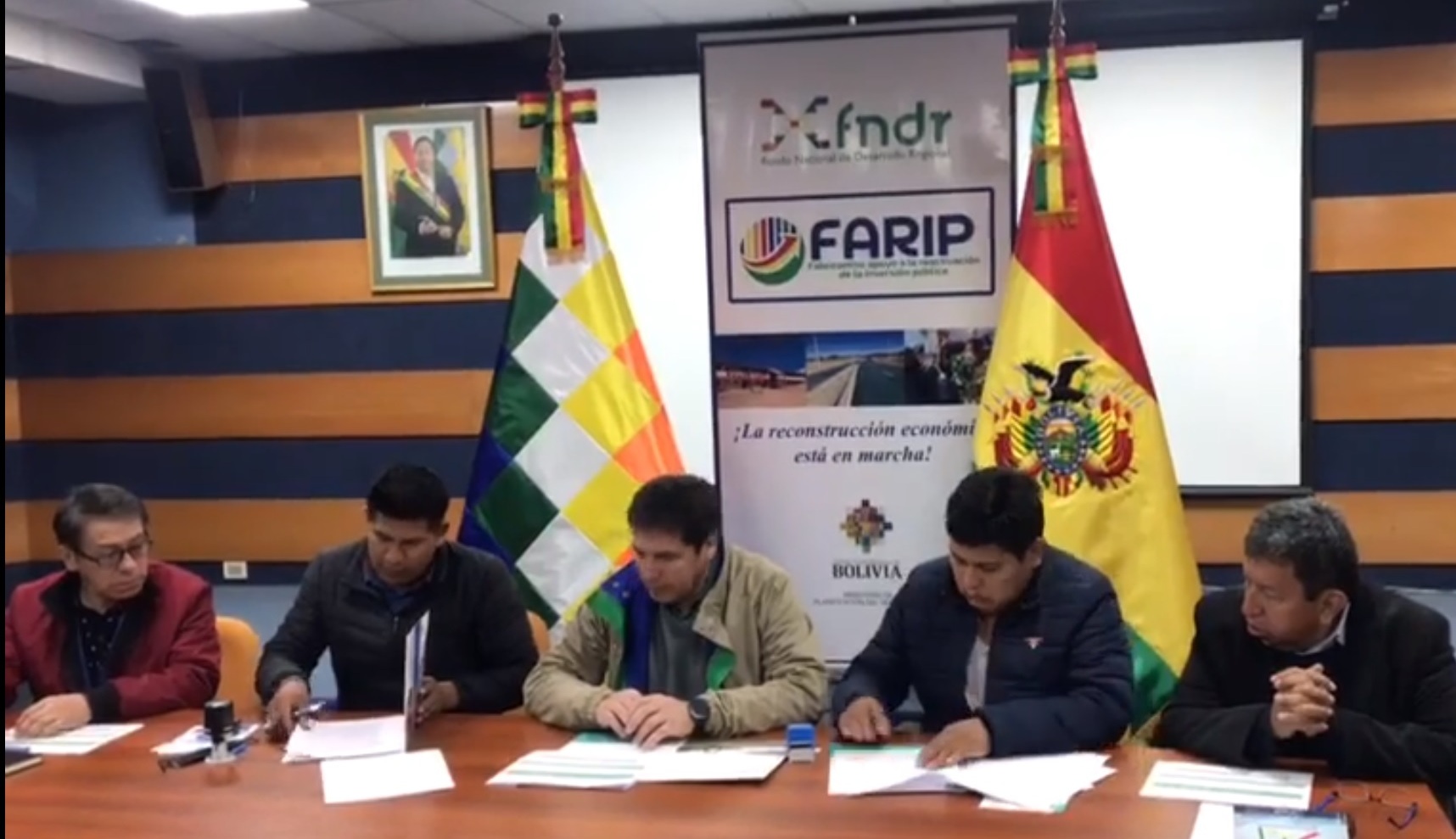 Llallagua y Chimoré acceden a Bs 18,9 millones de recursos del FARIP para la construcción de un estadio y pavimento rígido