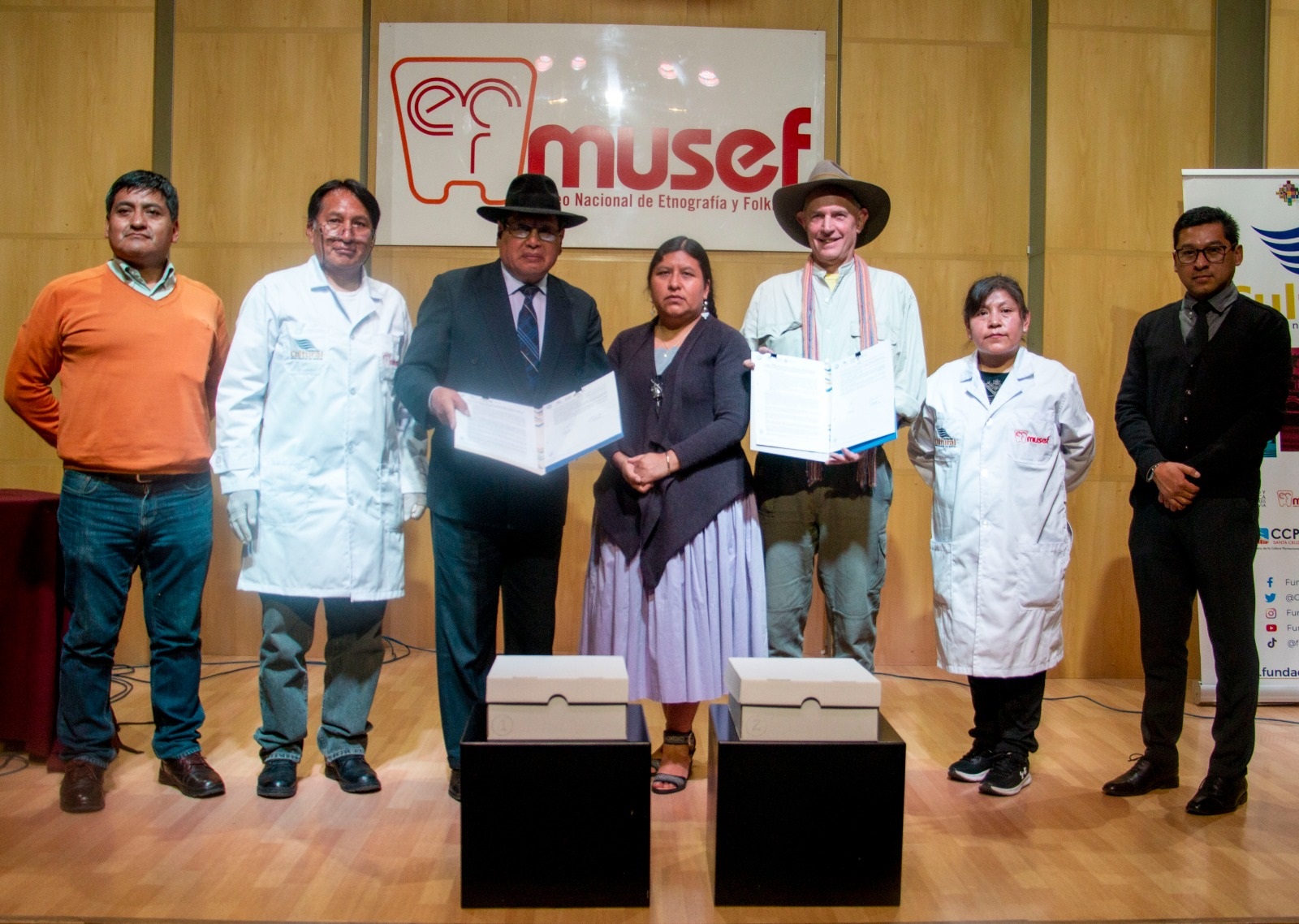 Donan al Musef documentos históricos sobre el auge y comercio del caucho 