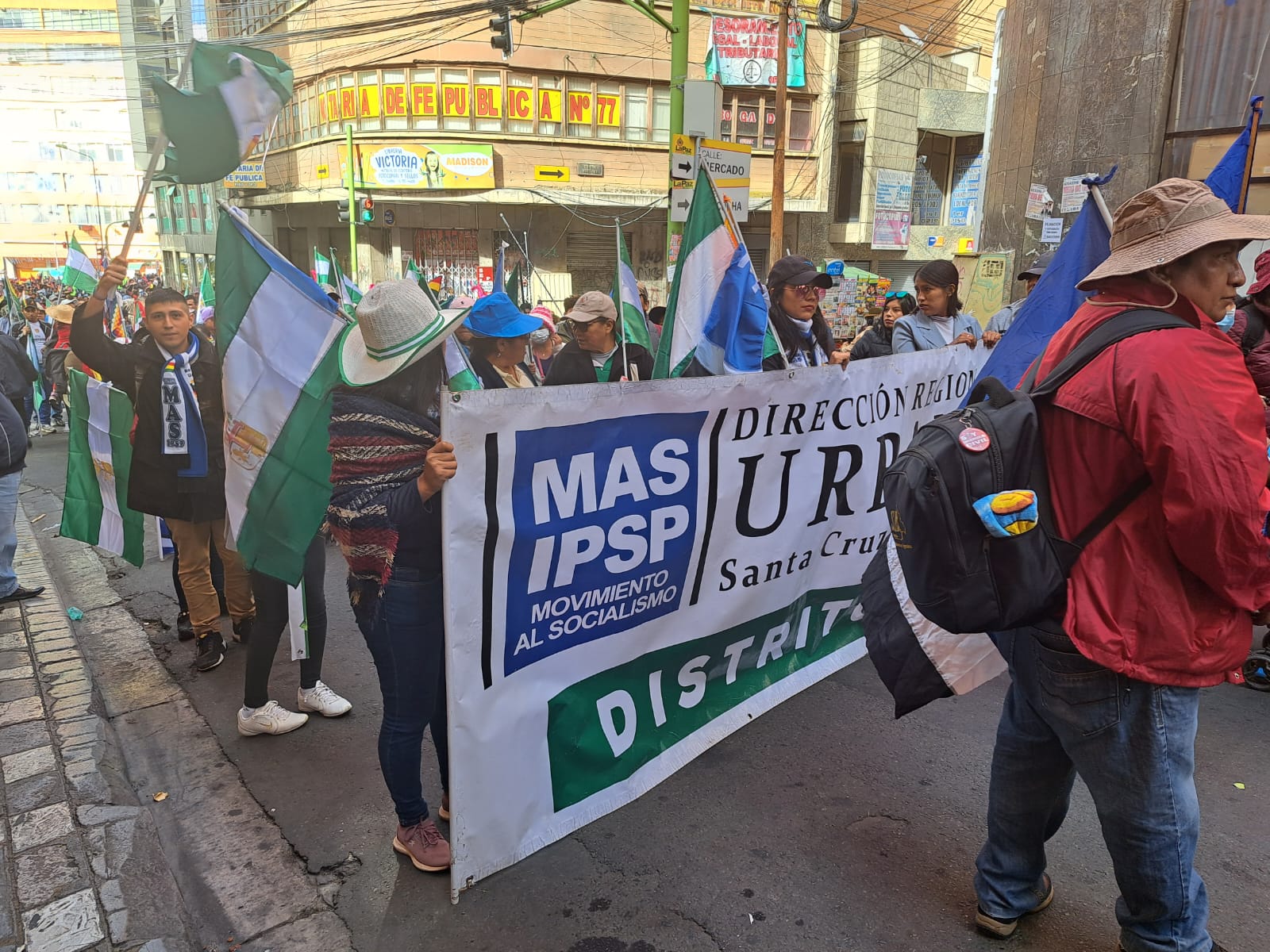 Delegación cruceña festeja en La Paz aniversario del Estado Plurinacional 