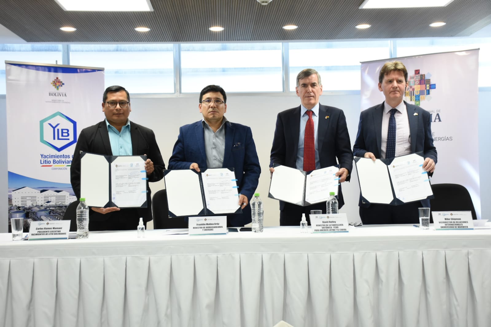 Bolivia y la universidad de Warwick acuerdan cooperación hacia la industrialización del litio, habilitan becas por Bs 5,7 millones