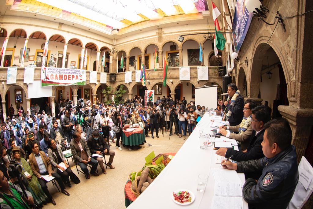 Vicepresidente convoca a los municipios de La Paz a trabajar sin egoísmos, regionalismos y colores para impulsar el desarrollo regional