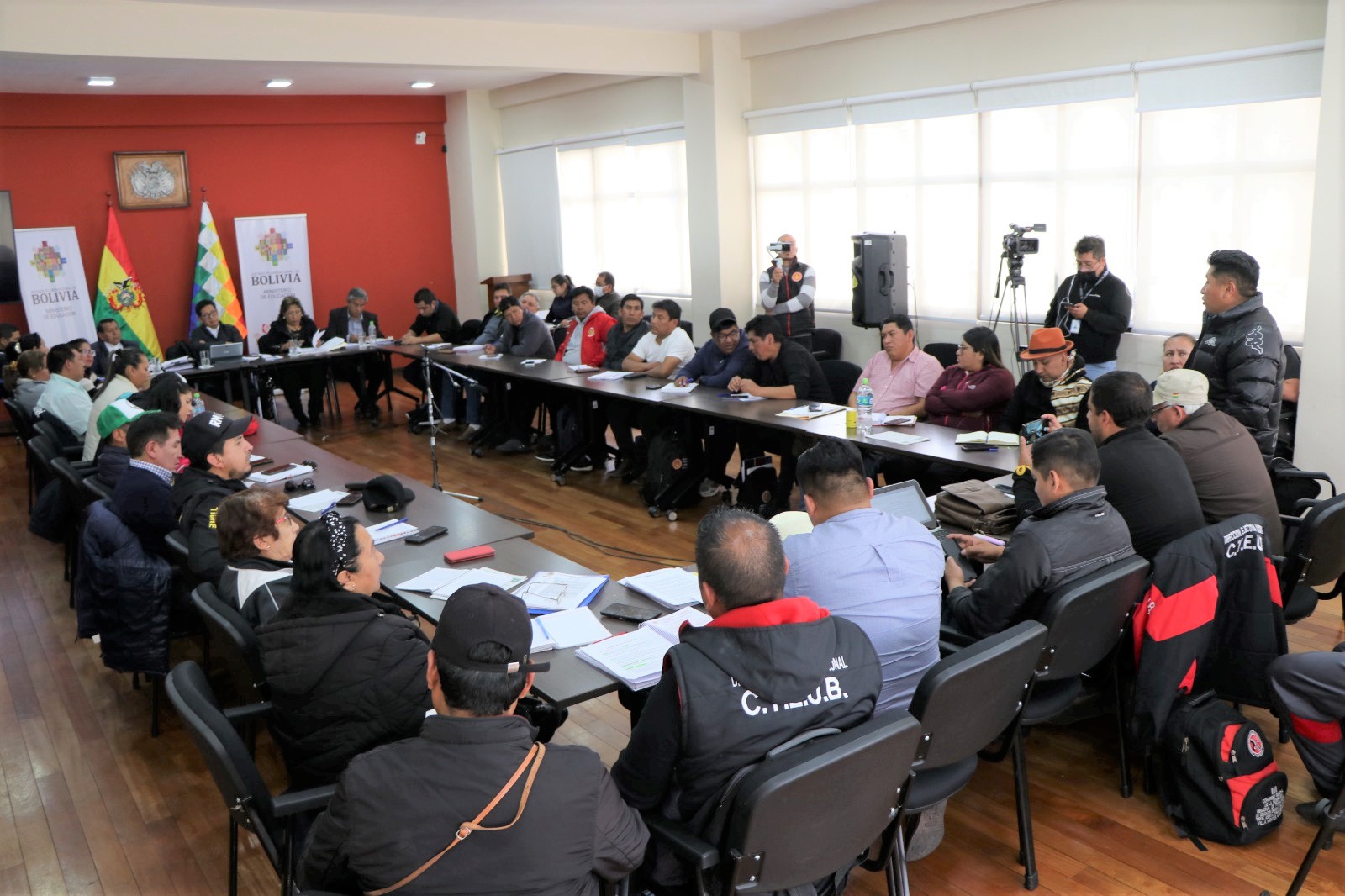 Gobierno mantiene disposición a dialogar con el magisterio y pide a la dirigencia “despojarse de intereses”