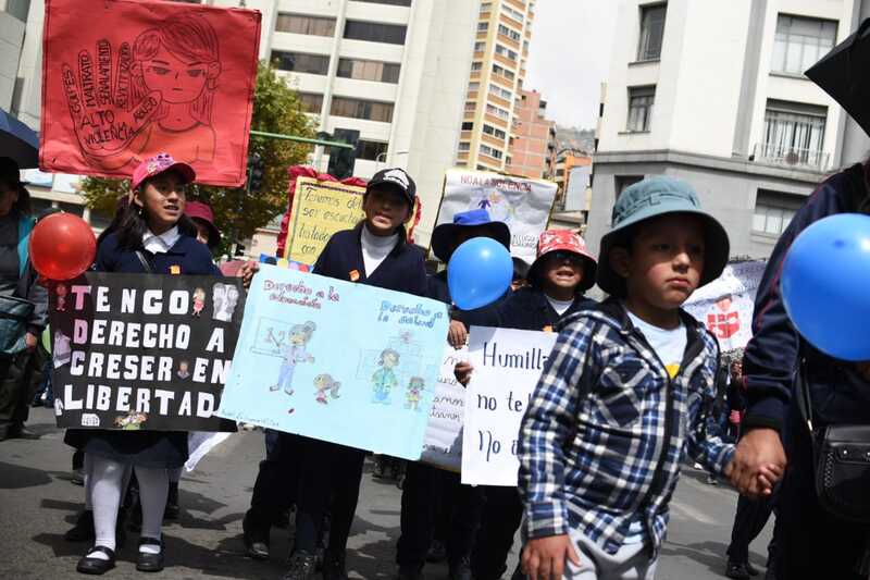 Masiva marcha exige a la ALP aprobar el anteproyecto de ley de imprescriptibilidad de los delitos contra la infancia
