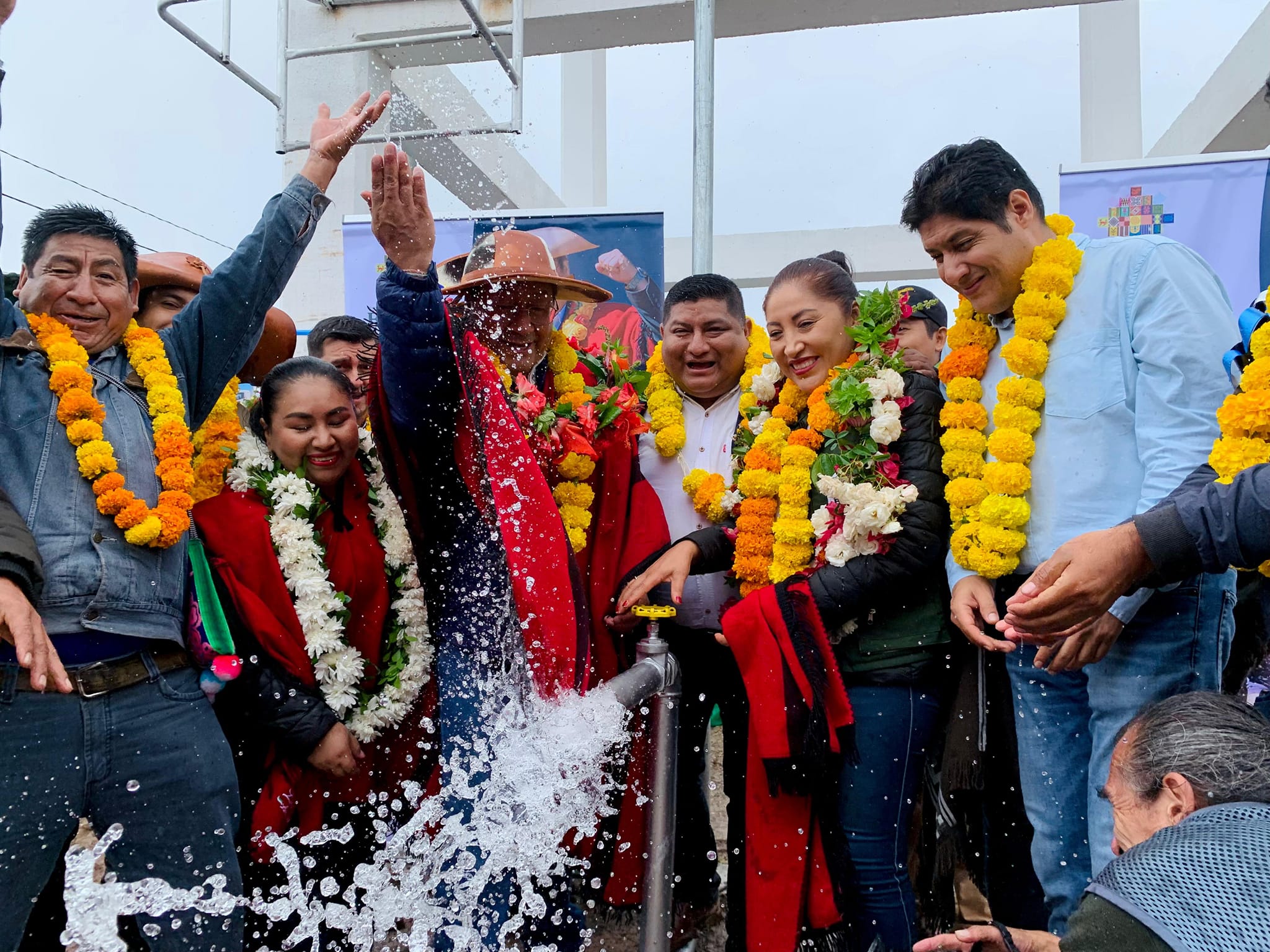 Entregan 12 sistemas de agua en beneficio de 3.739 familias productoras de Yacuiba