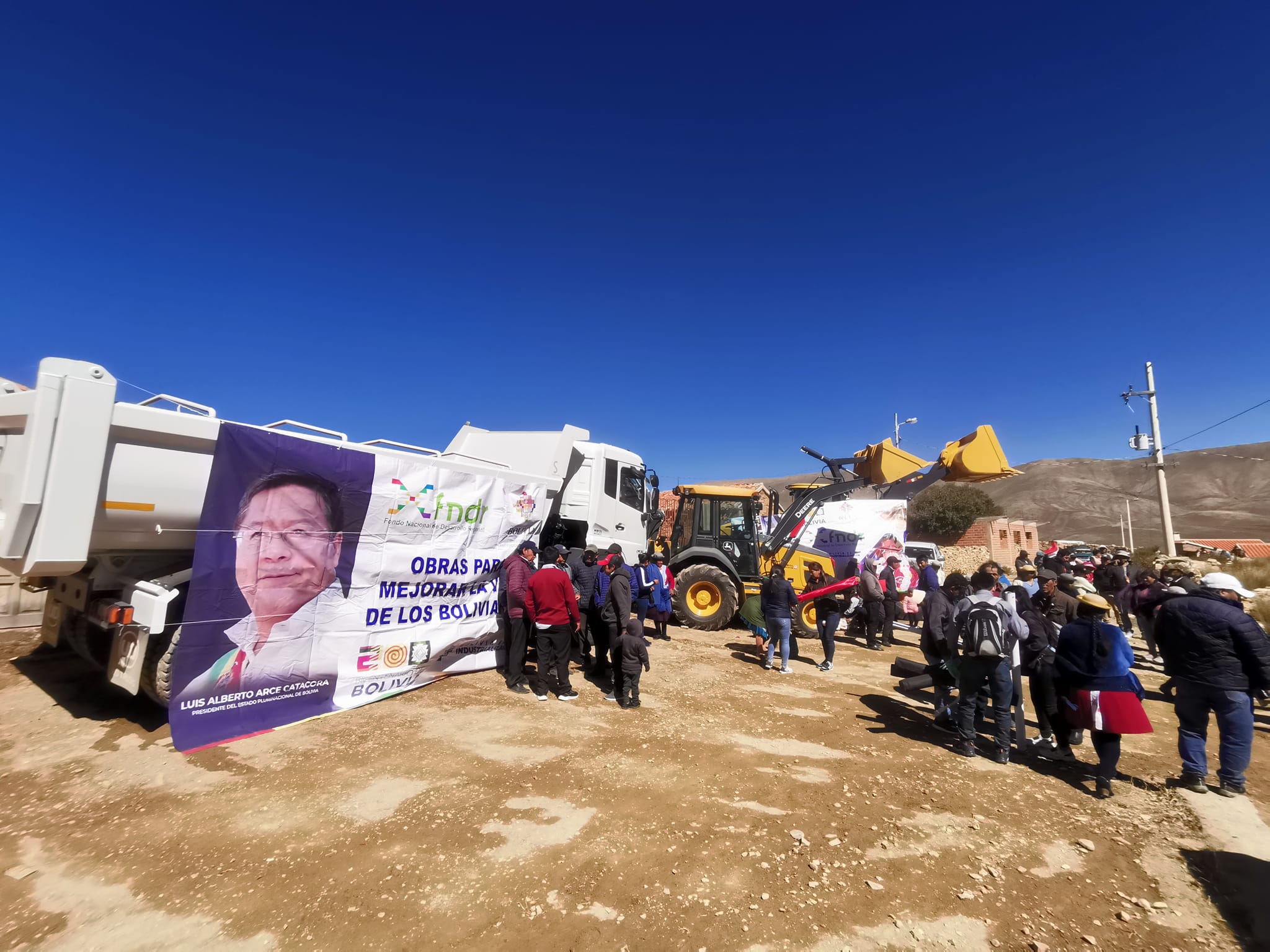 FNDR financia compra de maquinaria pesada por Bs 3,4 millones para el municipio de El Puente 