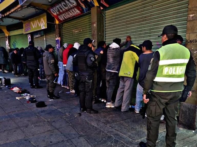 En la urbe paceña arrestan a más de 40 personas por cometer hechos delictivos