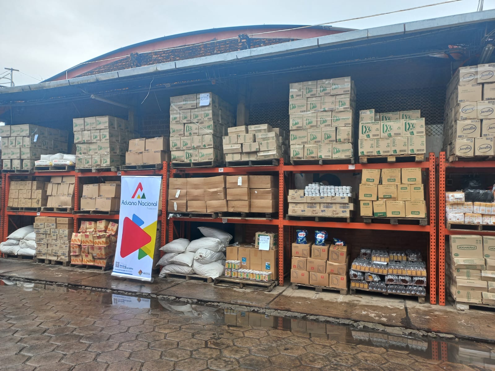 Comisan 136,6 toneladas de mercancía de contrabando en Santa Cruz