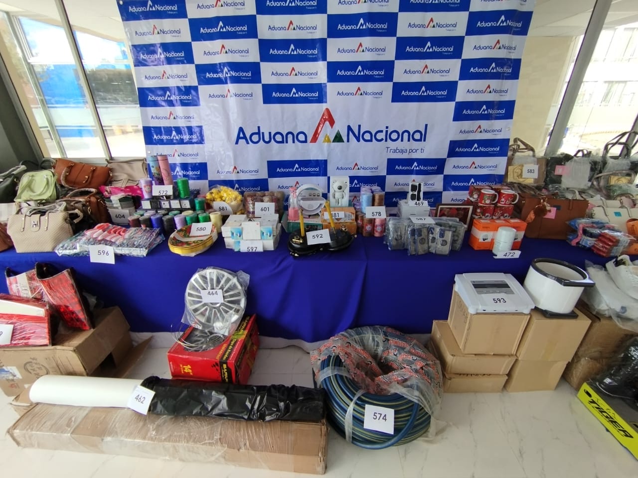 Aduana subasta más de 3,5 toneladas de mercancía aptas para uso o consumo