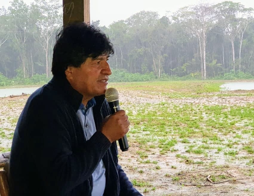 Diputado revela que Evo Morales viajó cuatro veces en vuelos chárter en una semana y anuncia proceso penal