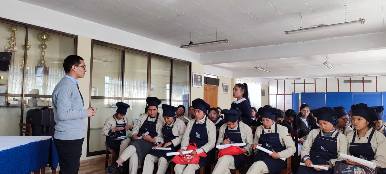 Seprec inicia en Potosí programa de educación empresarial con estudiantes de gastronomía