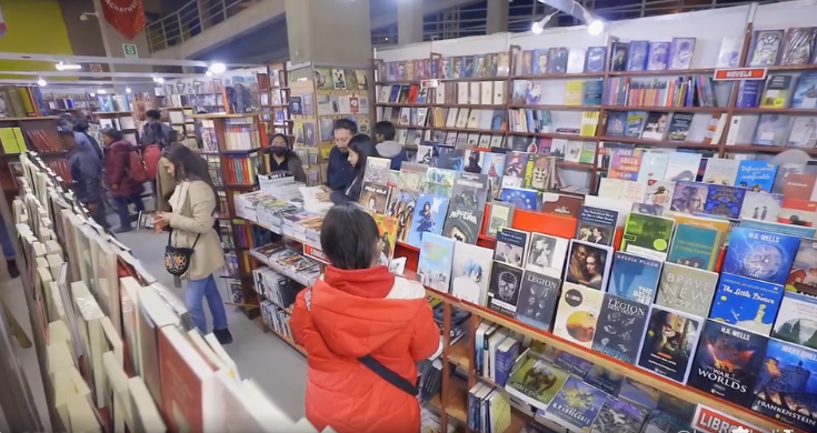 Presidente reafirma su compromiso para que los libros sean “más accesibles” a todos los bolivianos 