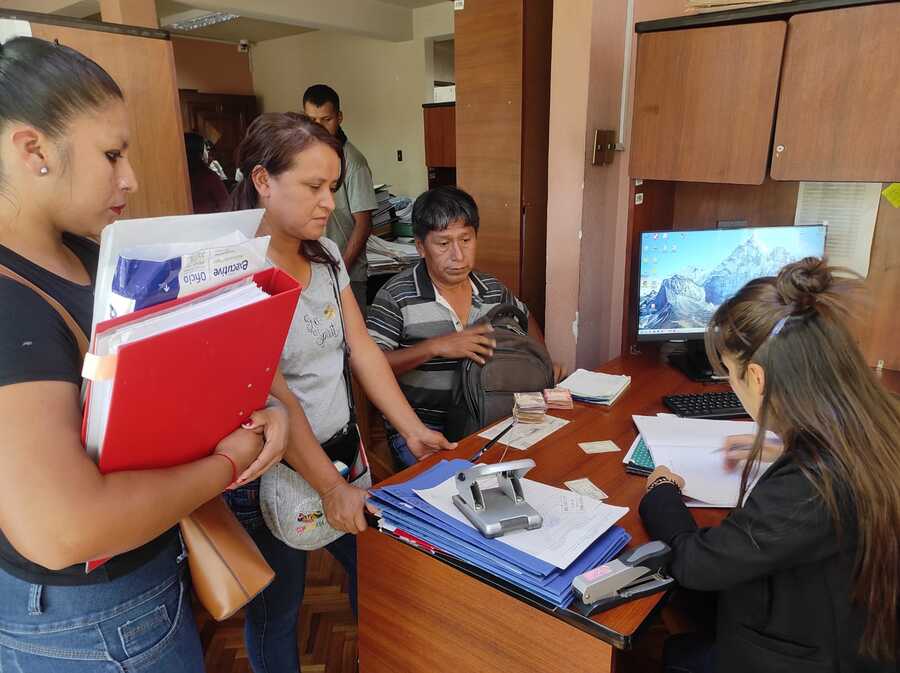 En Puerto Suárez y Cochabamba dos trabajadoras reciben beneficios sociales