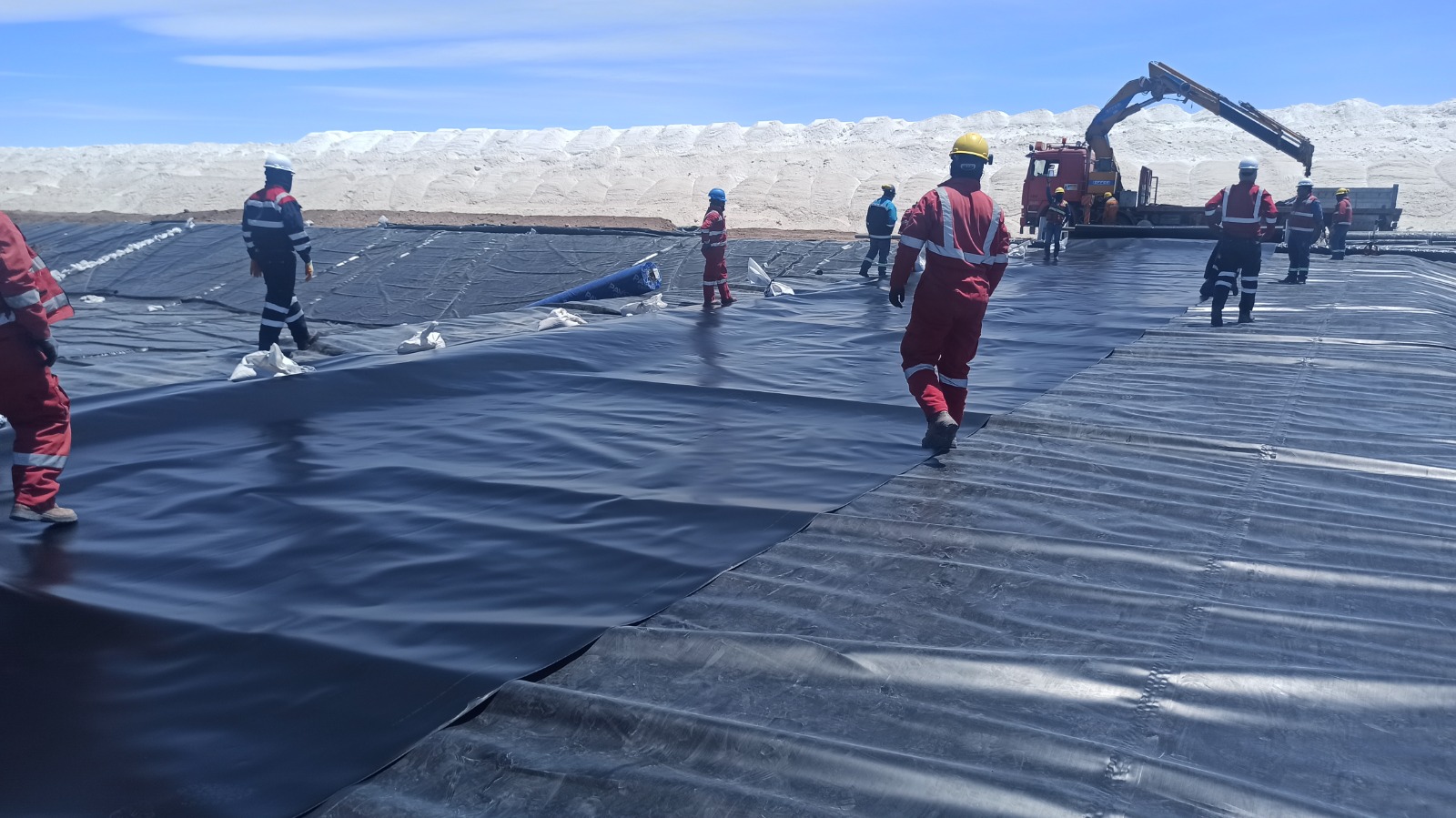 YLB reparó 5 de las 18 piscinas dañadas para garantizar la producción de carbonato de litio 