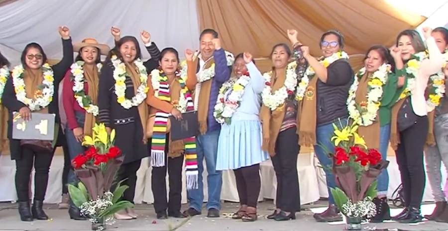 Arce resalta el compromiso de lucha de las mujeres interculturales por la democracia y el pueblo