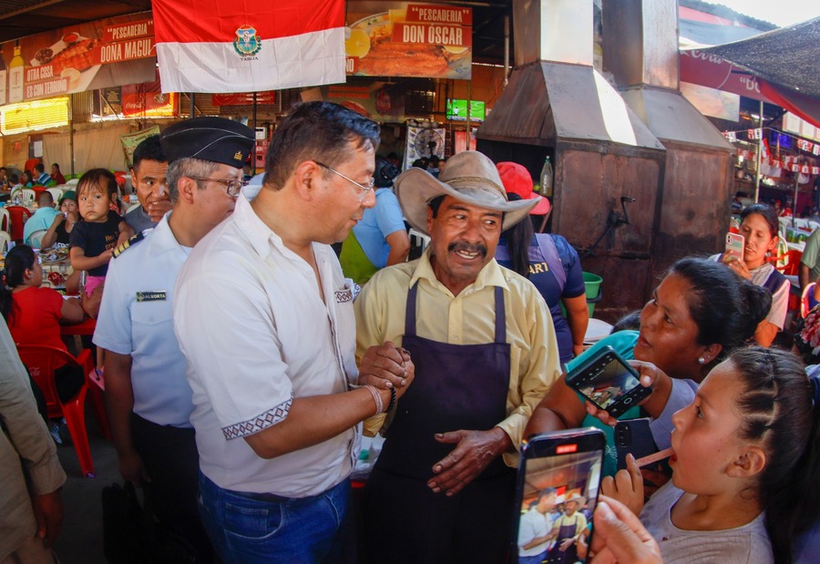 Arce asegura que en contacto con la población recibe fortaleza para trabajar por más oportunidades 