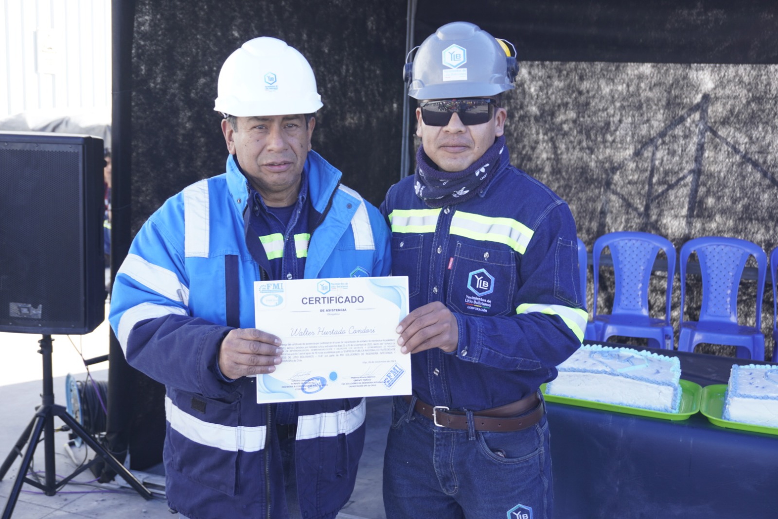 YLB certifica a 15 trabajadores que se capacitaron para reparar piscinas dañadas