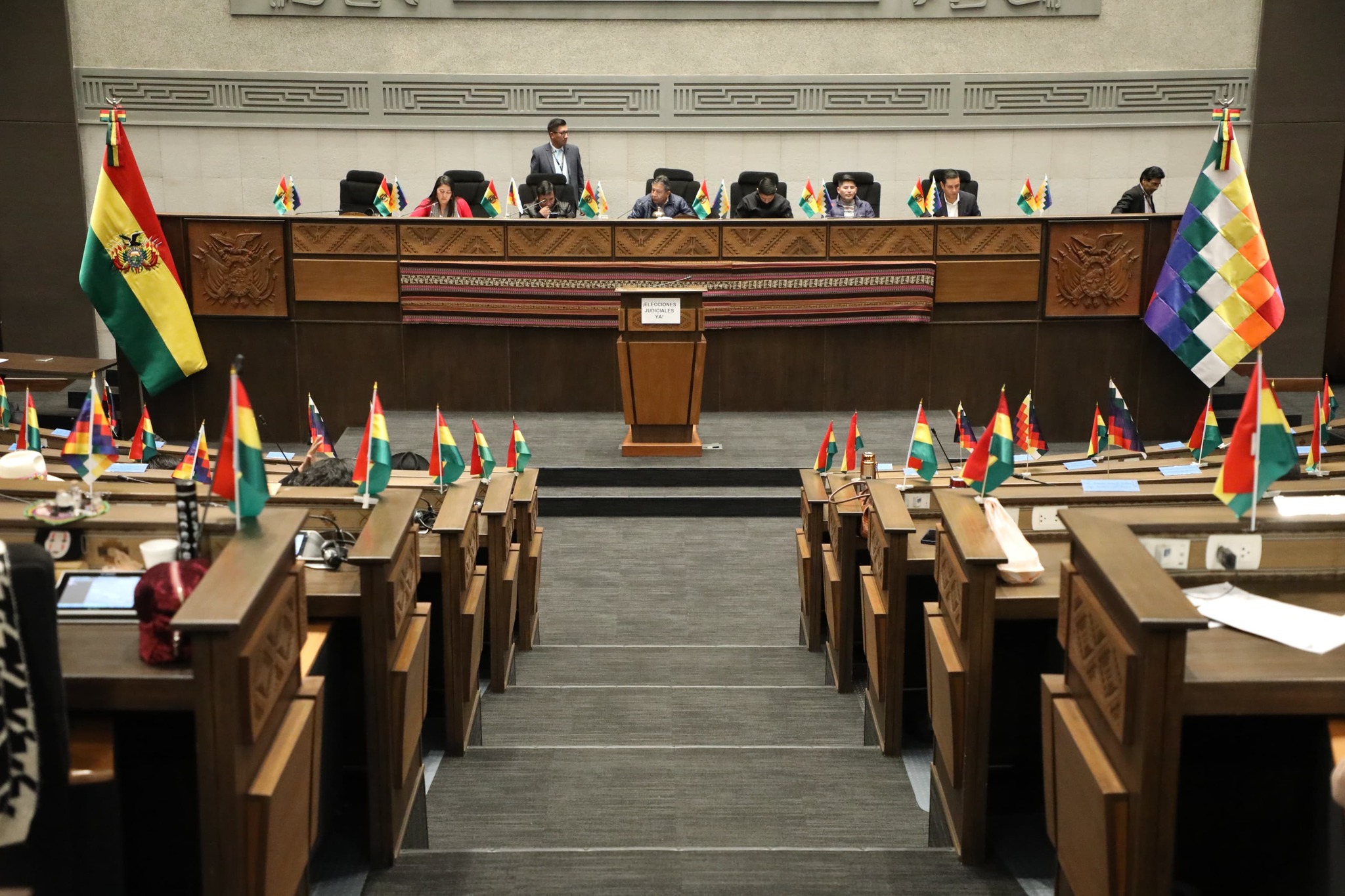 Asamblea da 24 horas a Comisión para emitir informe complementario sobre precandidatos al TCP