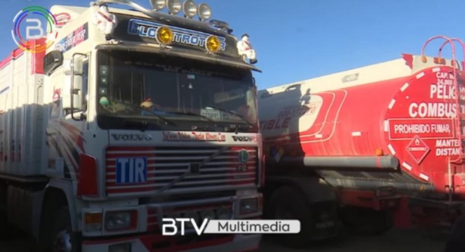 Incautan 3.300 litros de combustibles de tres vehículos que cargaron con repetitividad