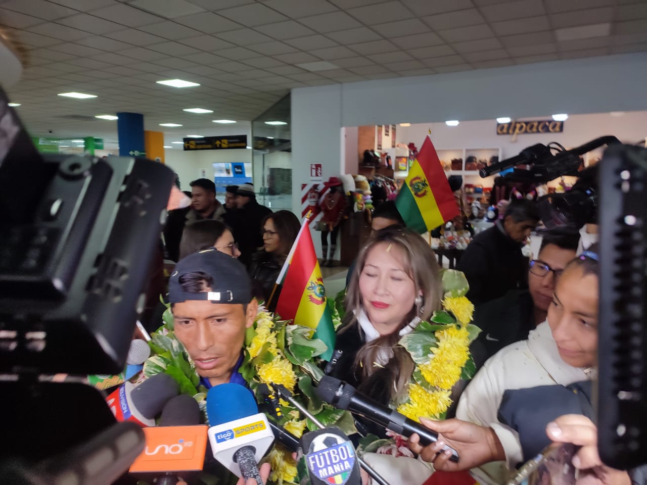 Reciben a Héctor Garibay y lo reconocen por su desempeño en las olimpiadas de París