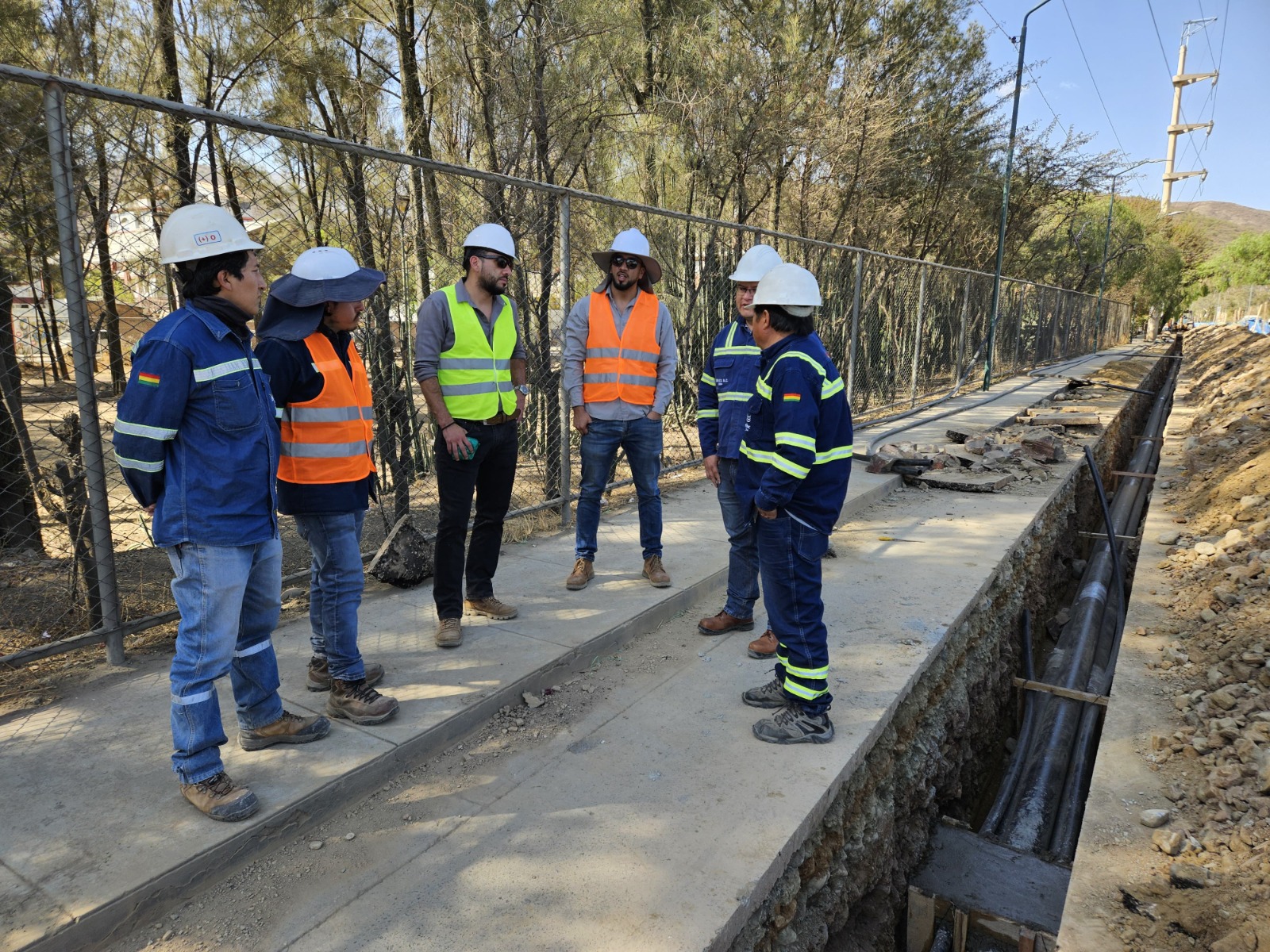 Avanza construcción de la primera línea eléctrica subterránea de alta tensión para Cochabamba